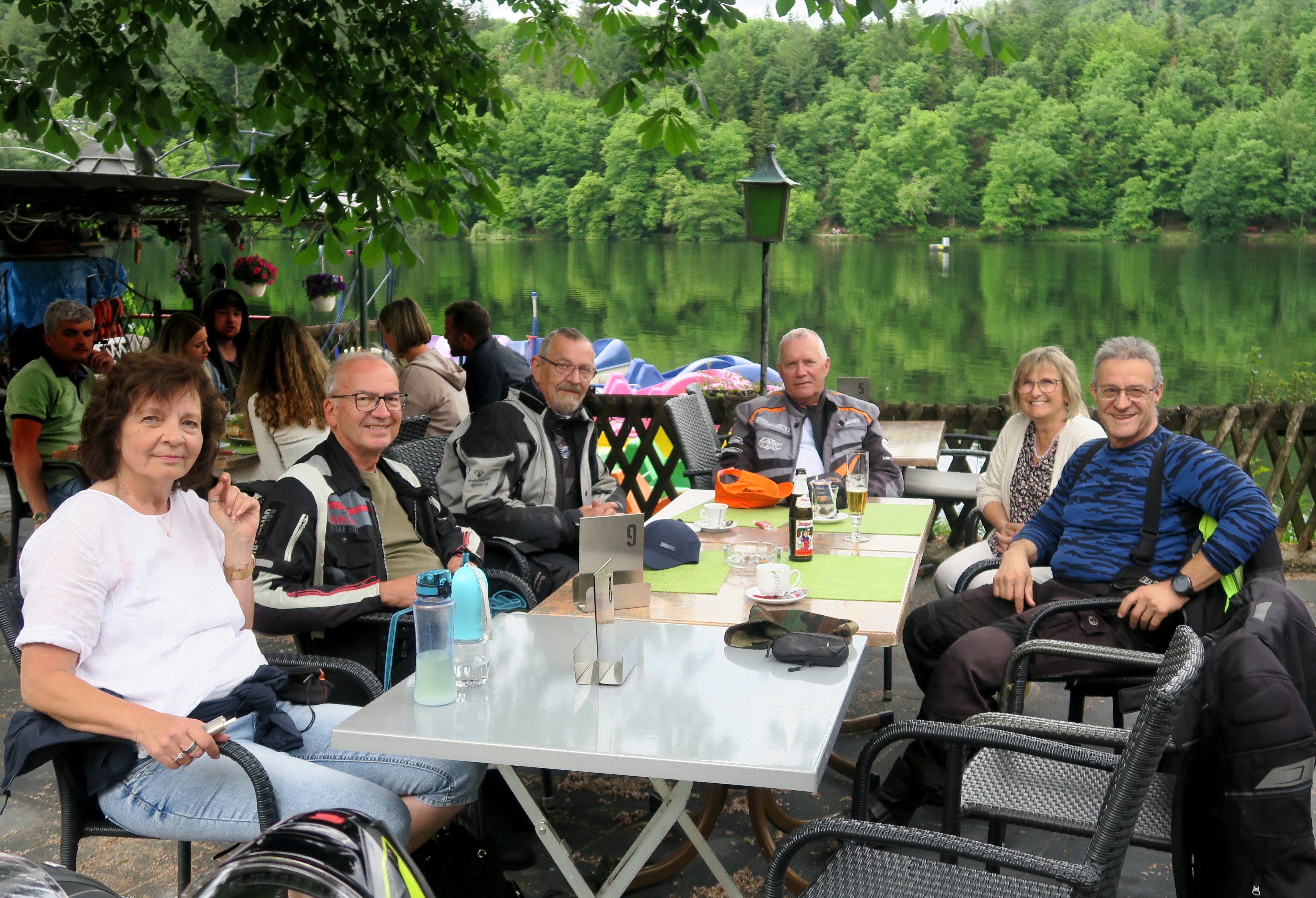 Weiteres Bild der Gruppe